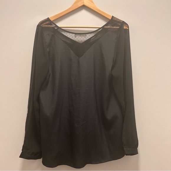 Gental Fawn black v neck blouse with slit sheer arms - Picture 4 of 9